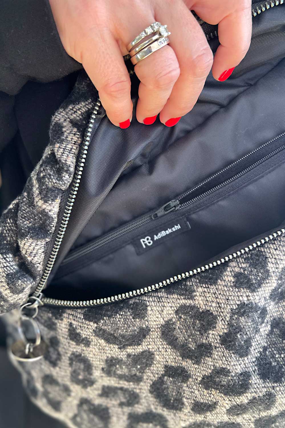 פאוץ׳ אלכס – תא פנימי נסתר לציוד חשוב, ייצור ישראלי.