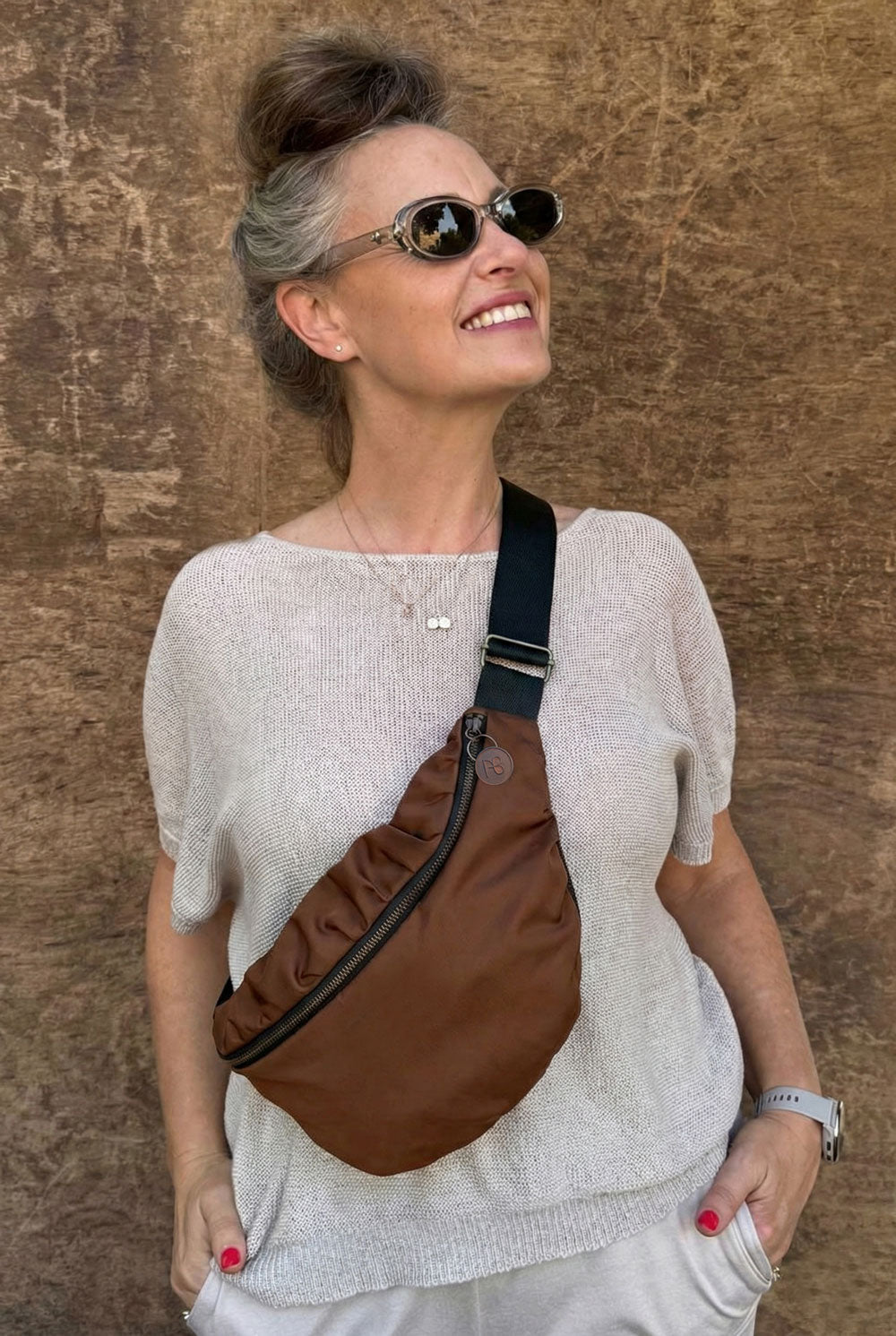 פאוץ’ קטן בוניטה עם תא מרכזי ותא פנימי לאחסון חכם ובטוח