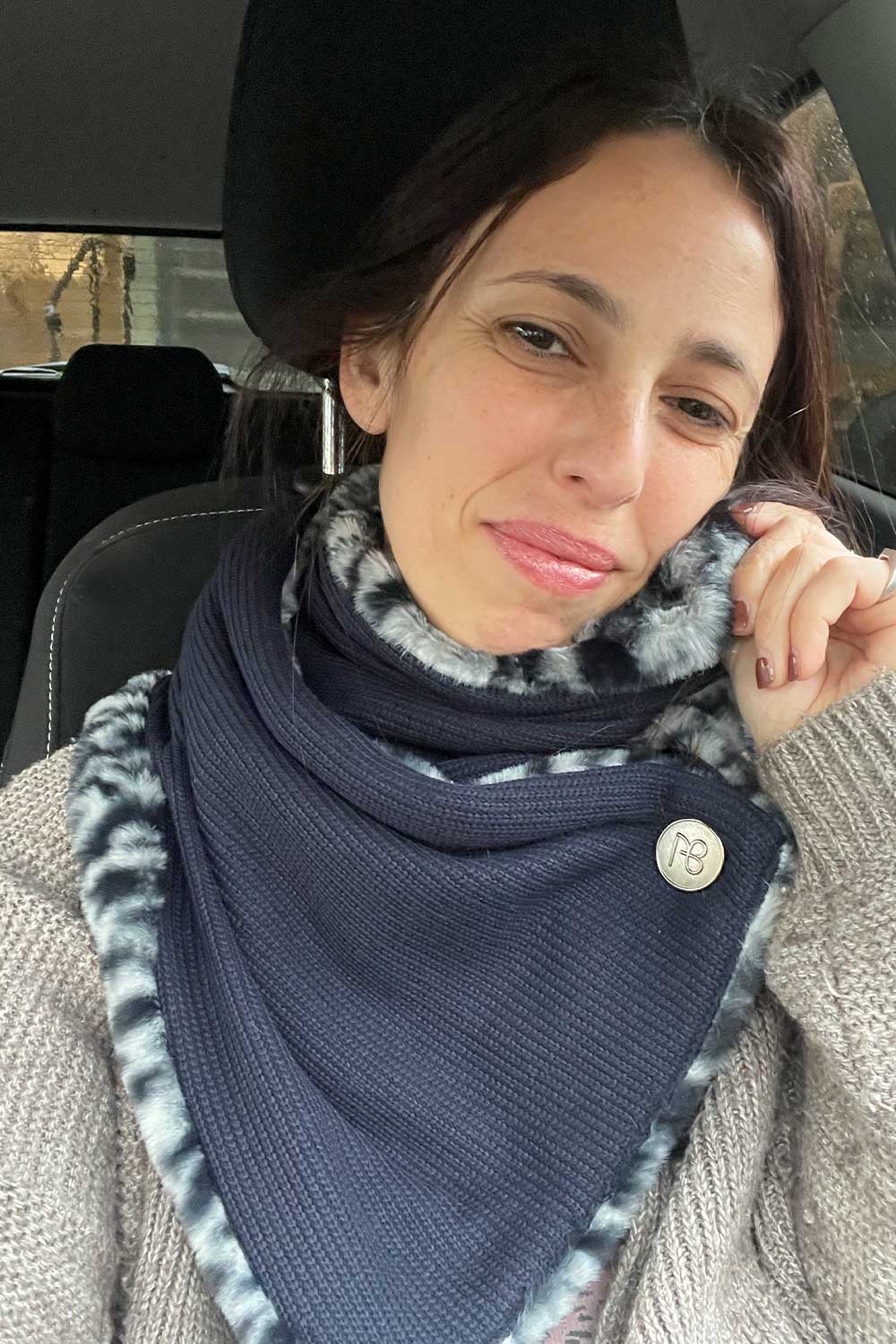 צעיף פרווה דו-צדדי אפרת