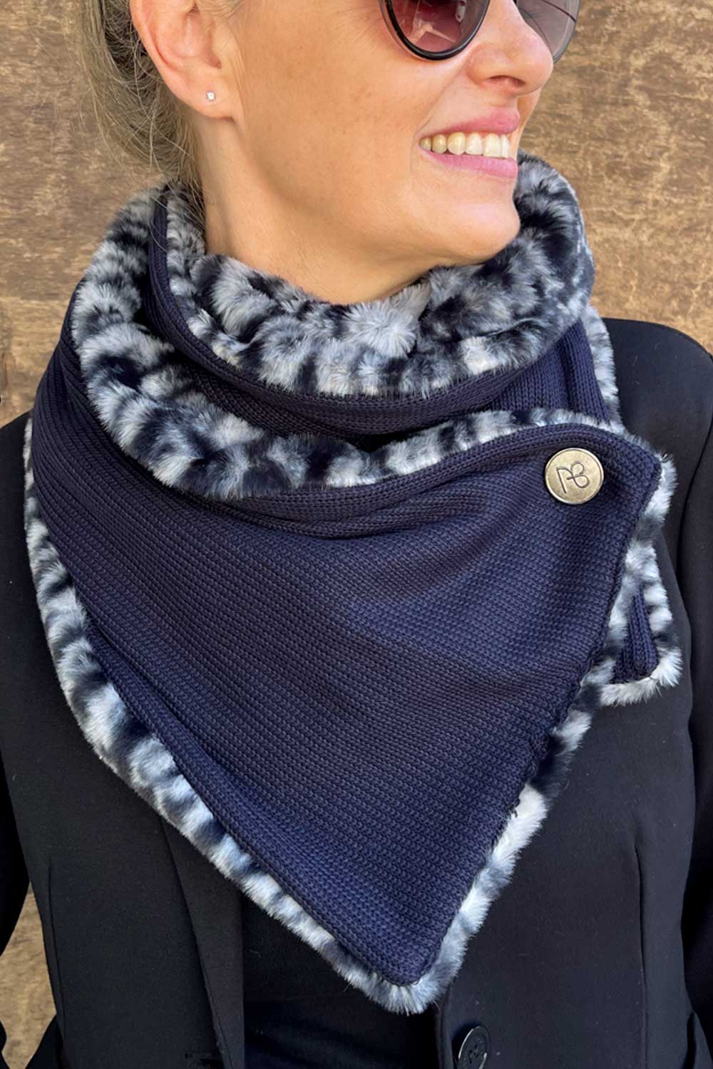 צעיף פרווה דו-צדדי אפרת