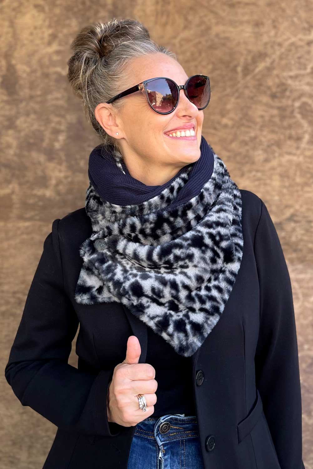 צעיף פרווה דו-צדדי אפרת