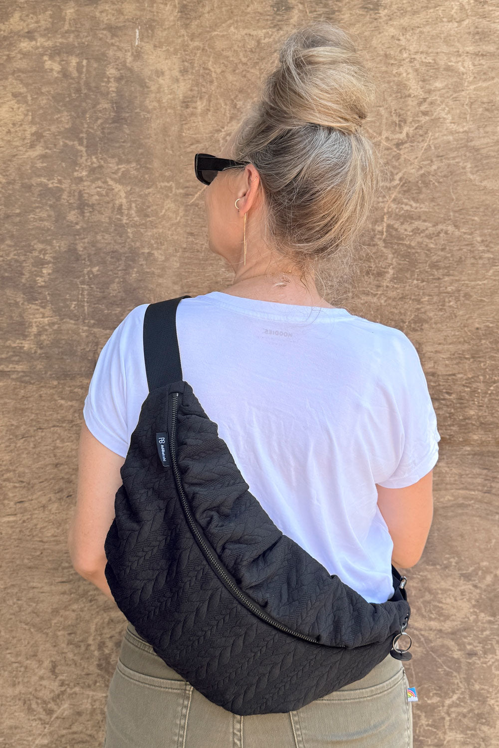 פאוץ׳ גדול עינב