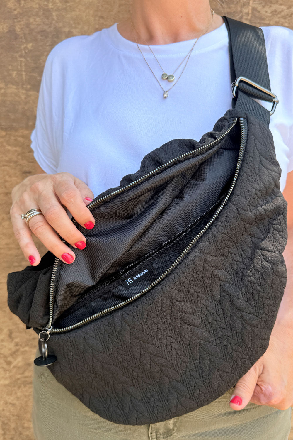 פאוץ׳ גדול עינב