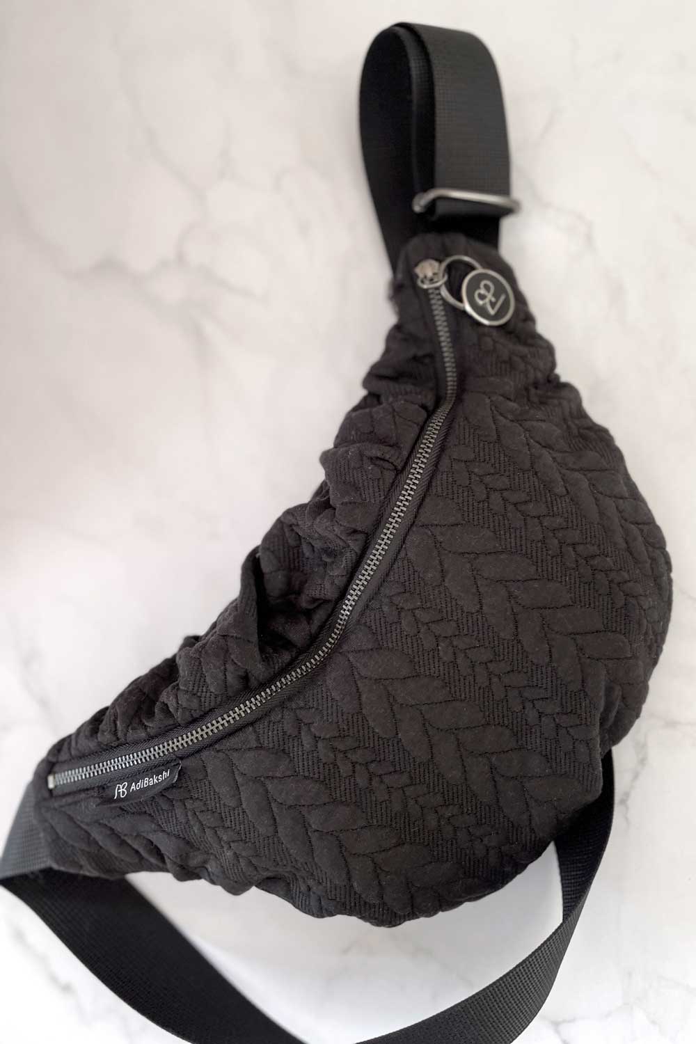 פאוץ׳ קטן עינב