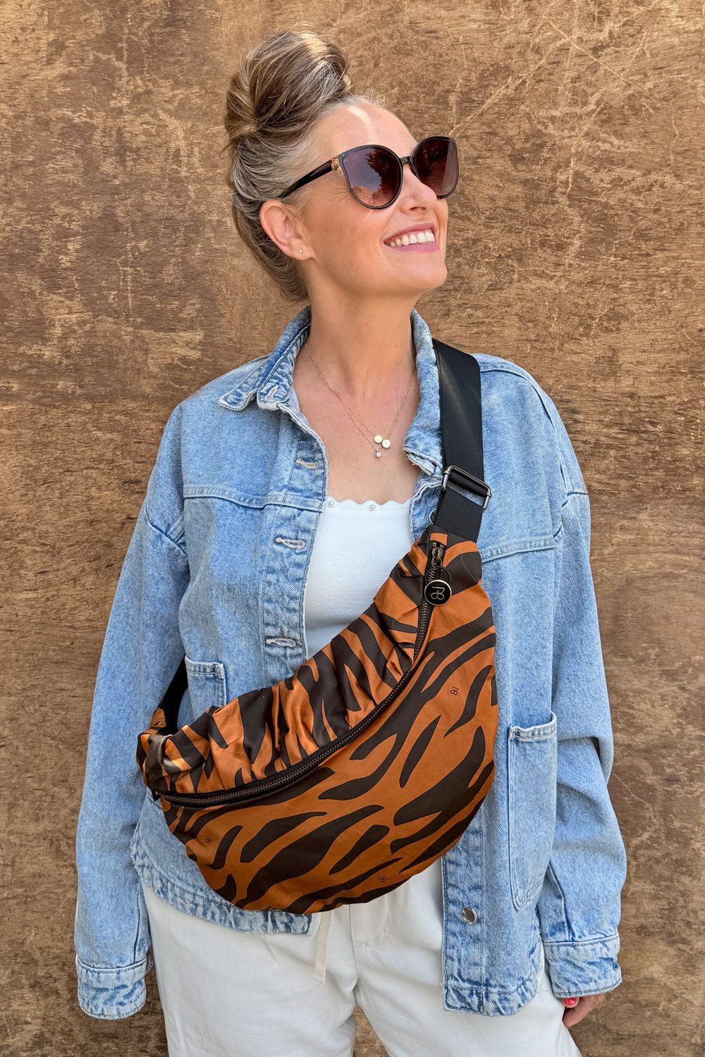 פאוץ׳ גדול רותם