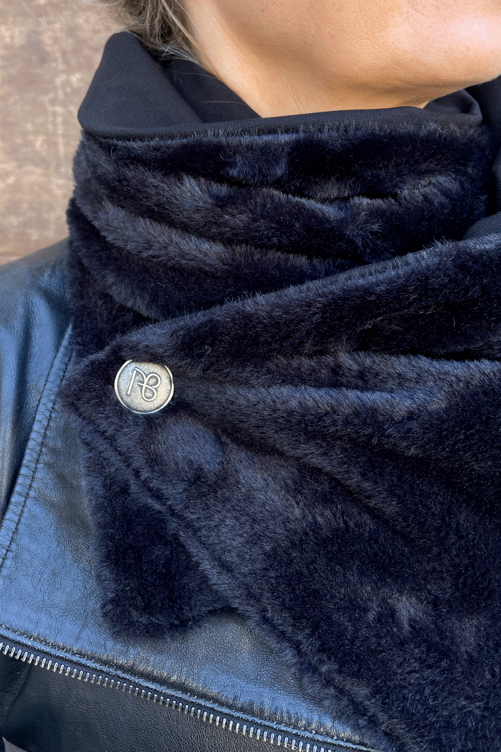 צעיף פרווה דו-צדדי ג׳יזל