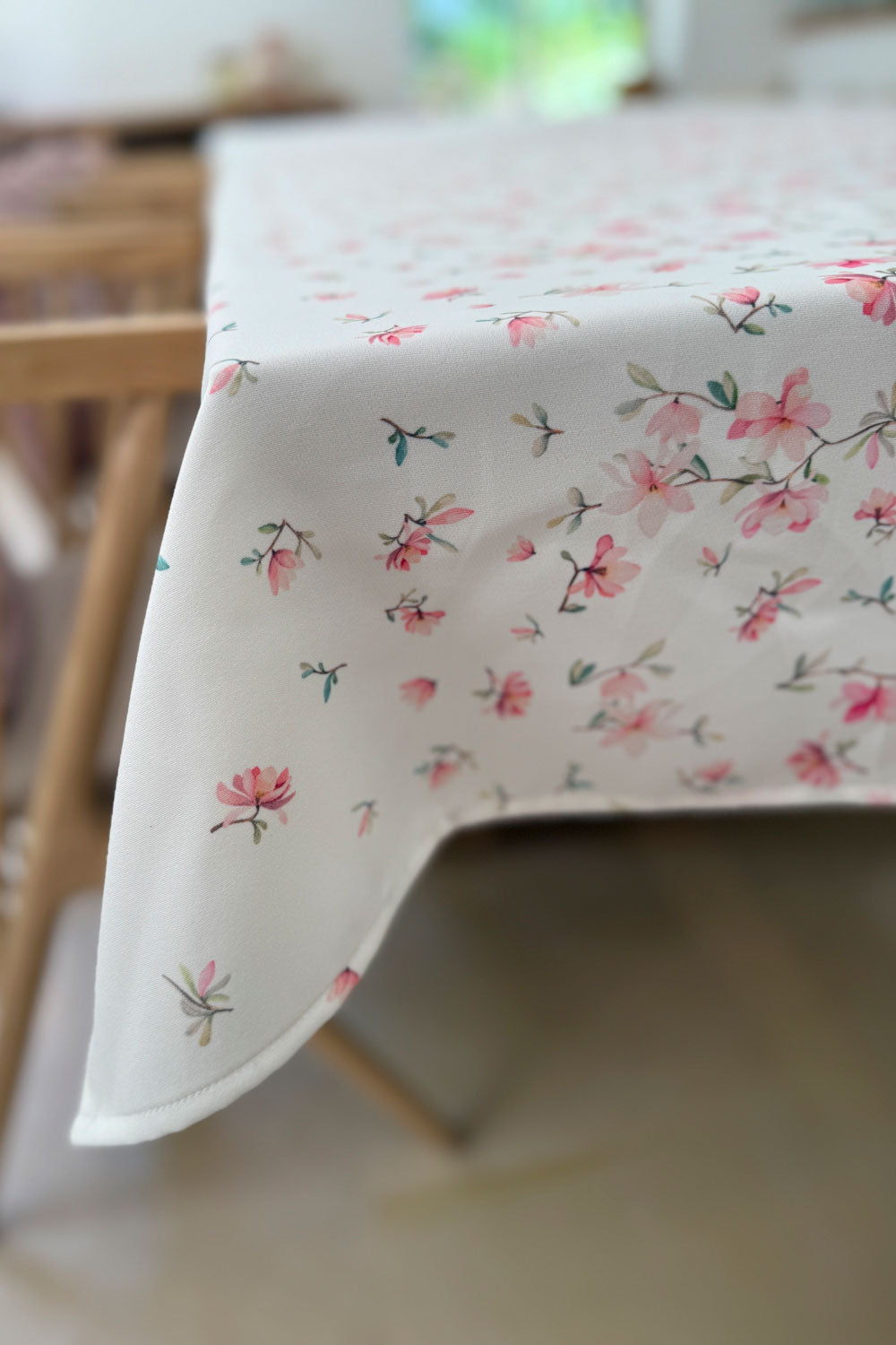 פרטי מרקם של מפת שולחן גבריאלה מבד קרפ איכותי