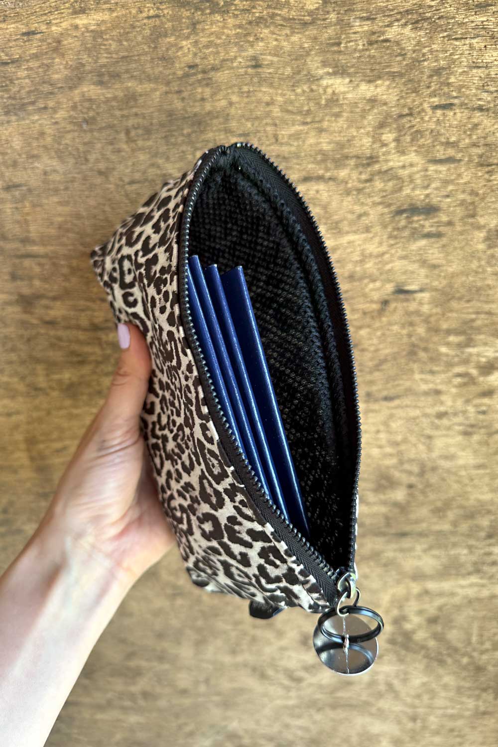 תיק דרכונים גיל