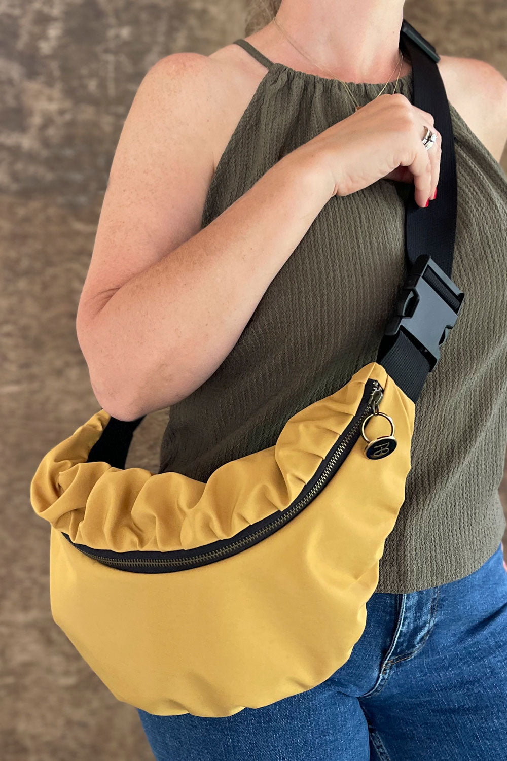 פאוץ׳ גדול צהוב חרדל | עדי בקשי פאוצ׳ים