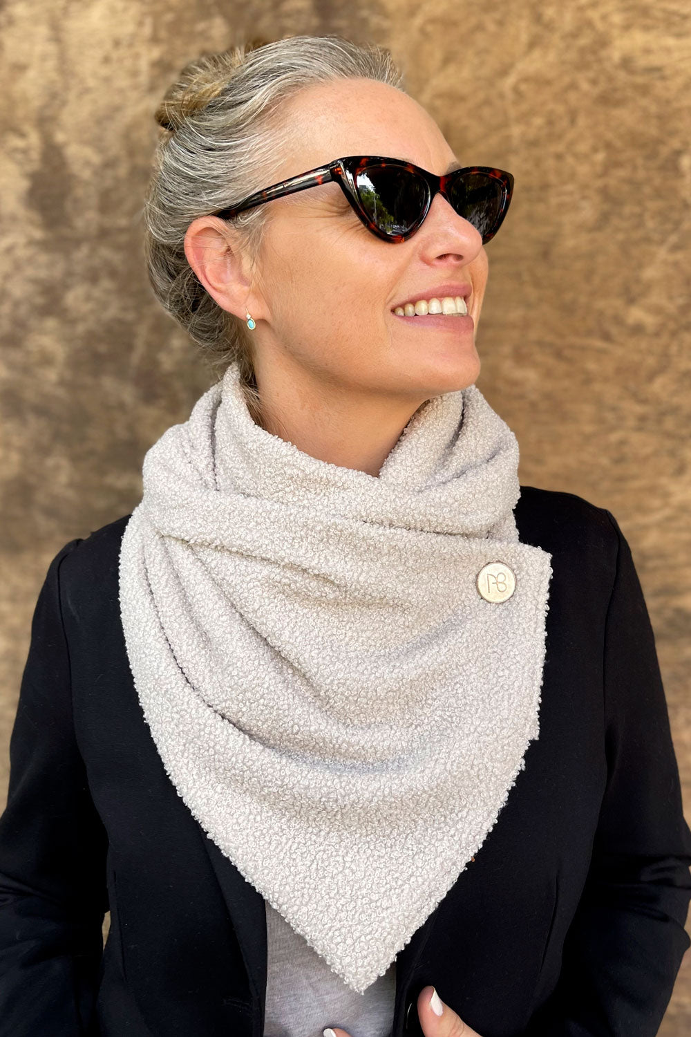 צעיף אפור אבן מפנק הדס