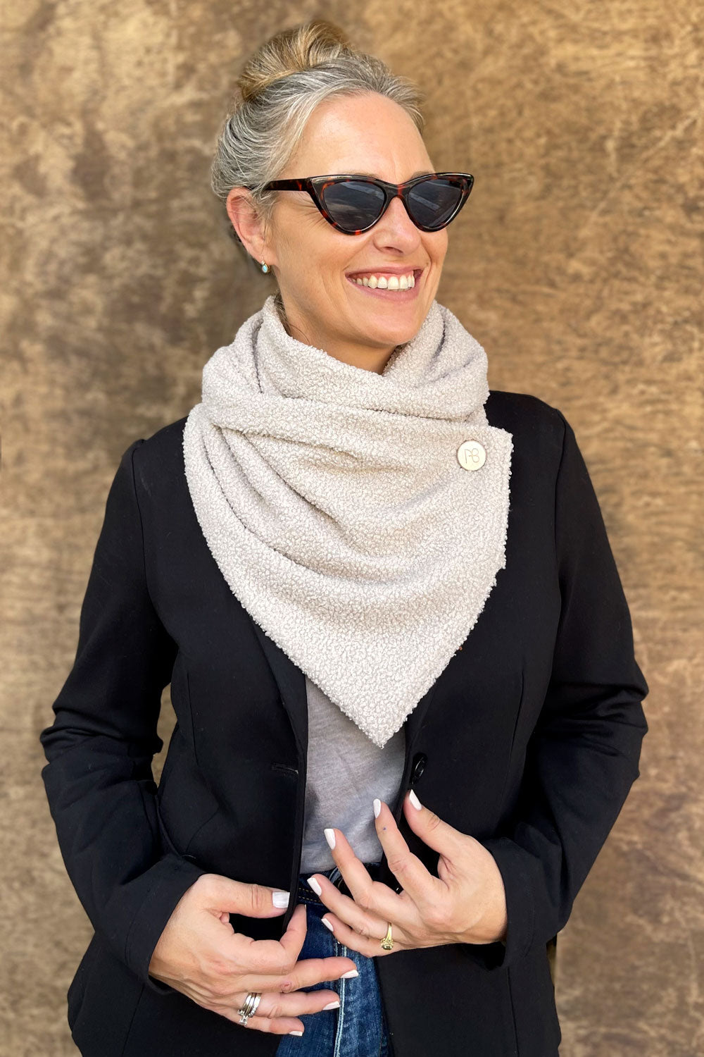 צעיף אפור אבן מפנק הדס