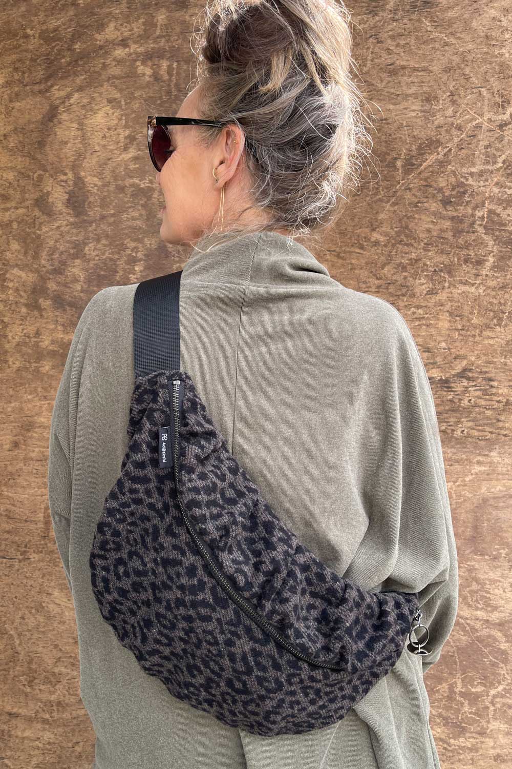 פאוץ׳ מנומר יוקרתי – היידי בעיצוב עדי בקשי.