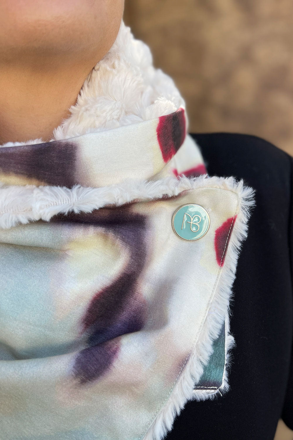 צעיף פרווה דו-צדדי אילאיל