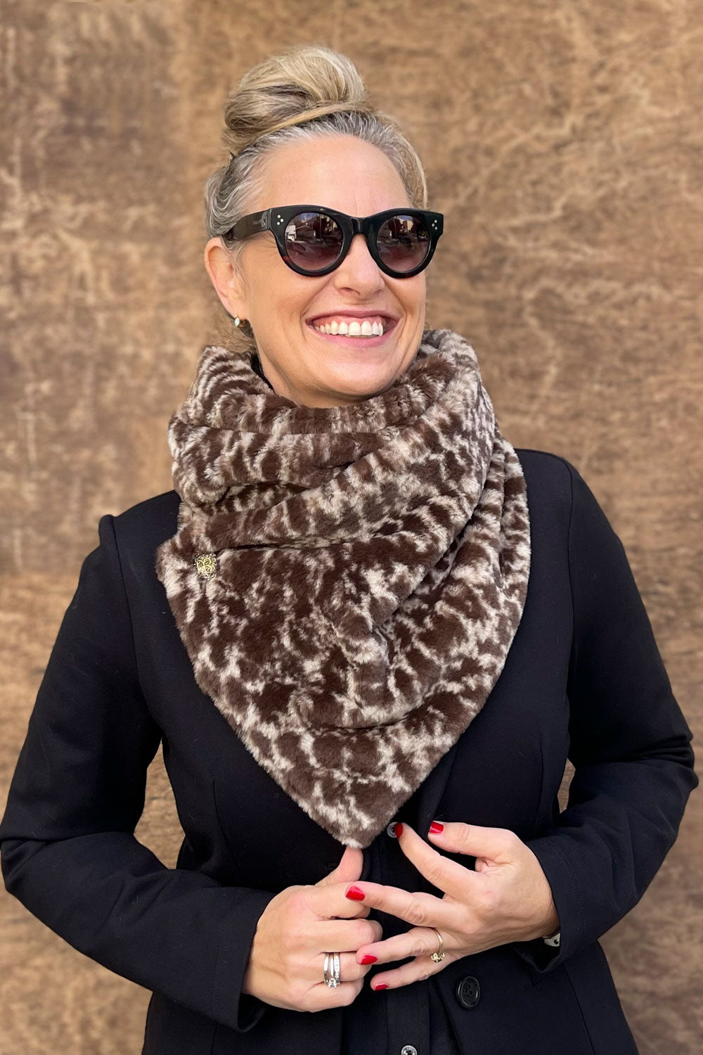 צעיף פרוותי דו-צדדי שחור-נמר מטורף ענבר