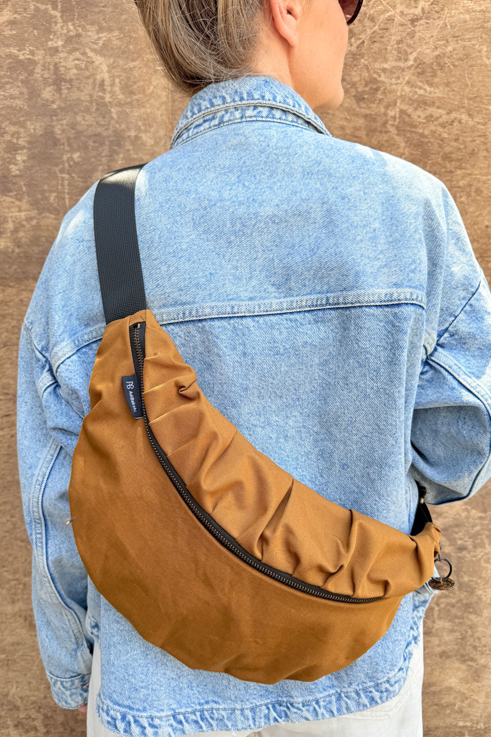 פאוץ׳ גדול איריס