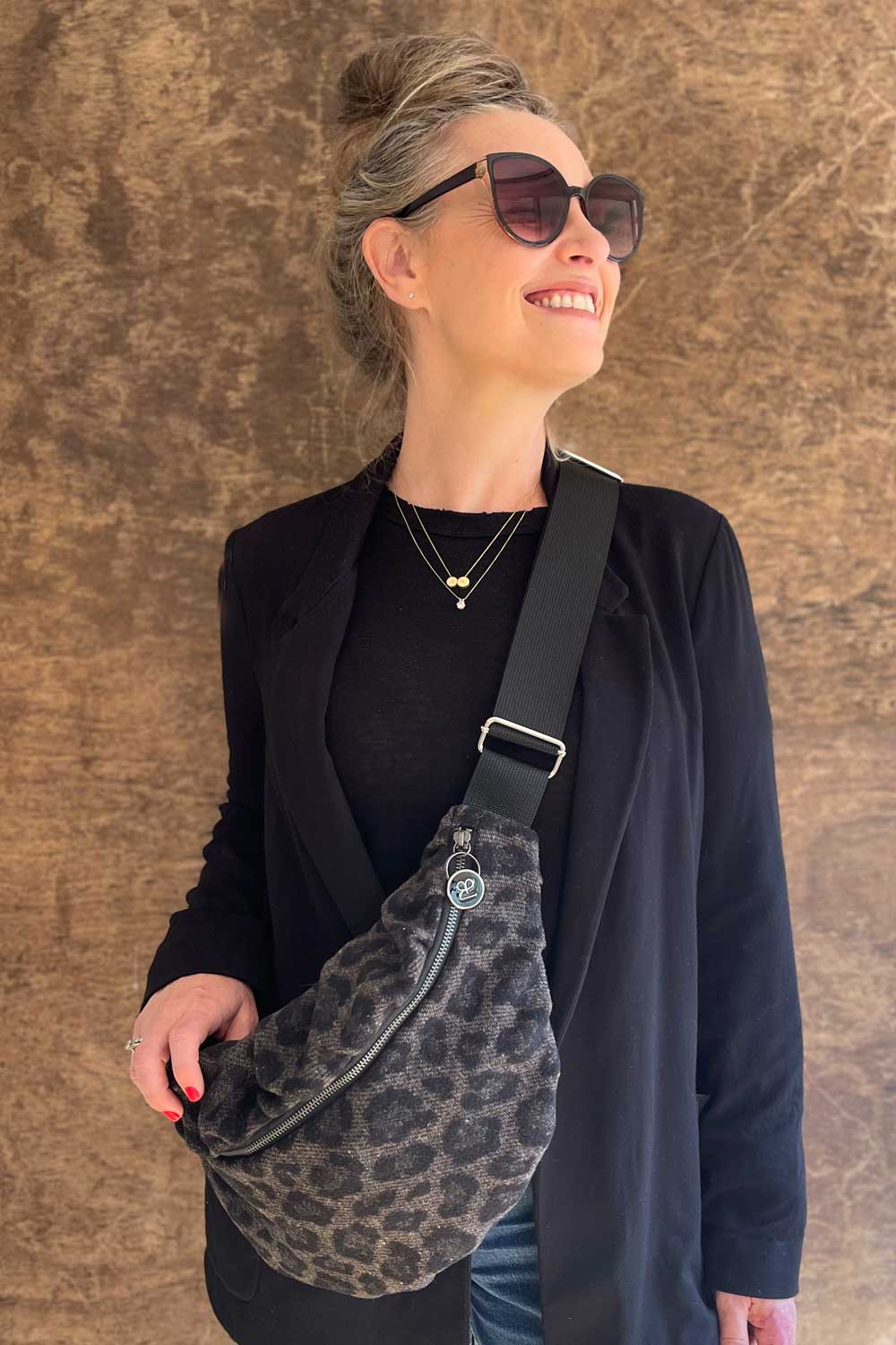 פאוץ׳ לני – רוכסן איכותי ותפרים בעבודת יד.