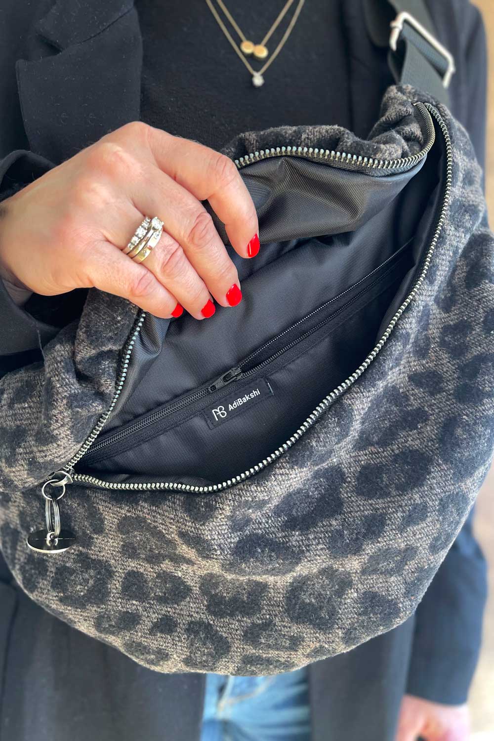 פאוץ׳ לני – תא פנימי נסתר לציוד חשוב, ייצור ישראלי.