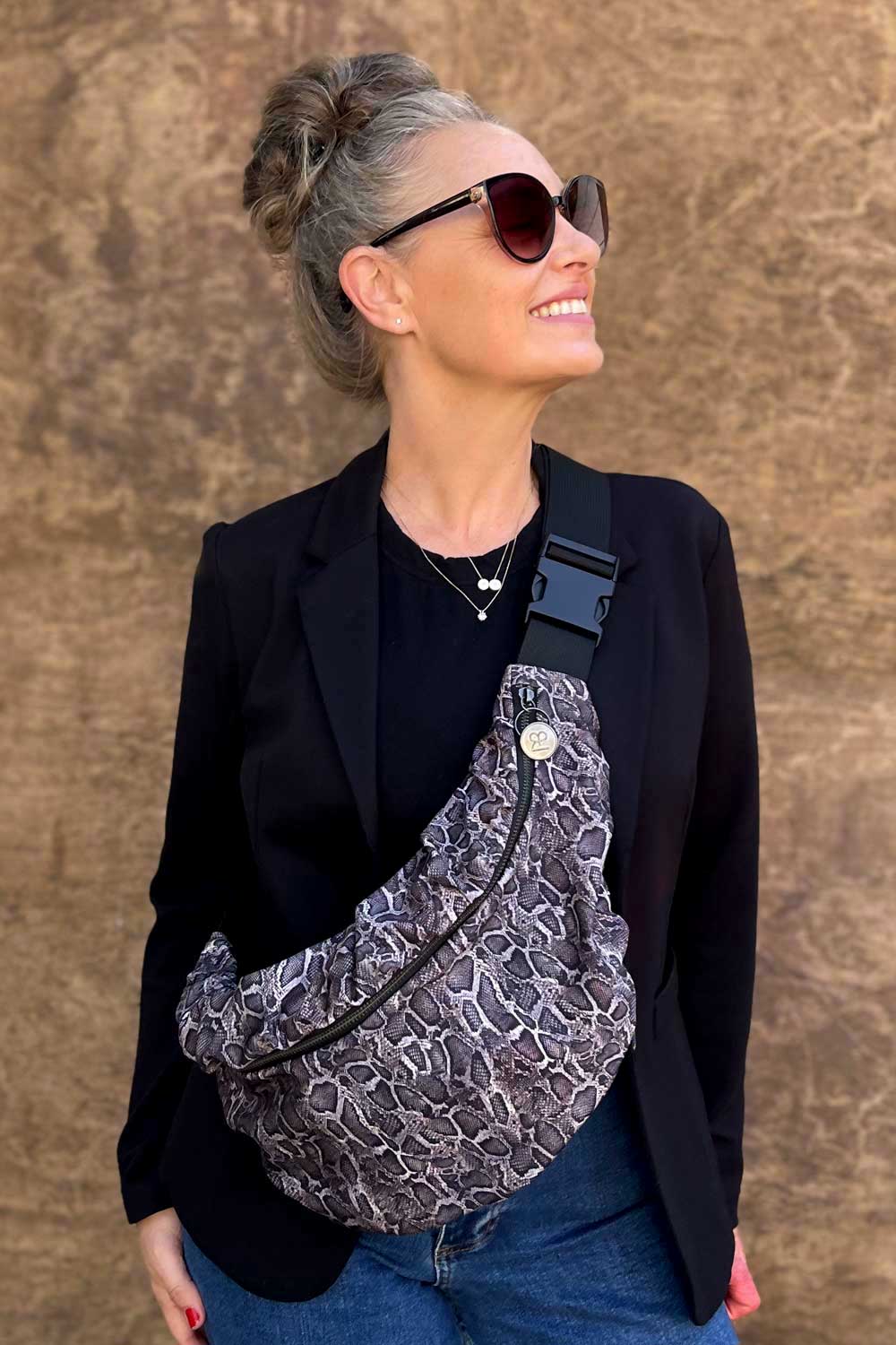 פאוץ׳ “ממבה” – פאוץ׳ נחש אלגנטי לערב.