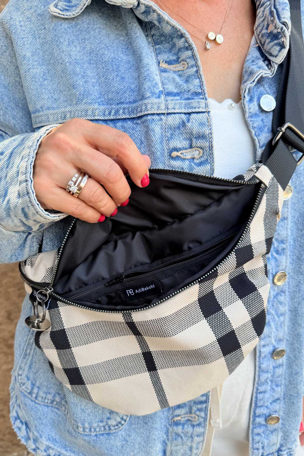 פאוץ׳ קטן מייגן