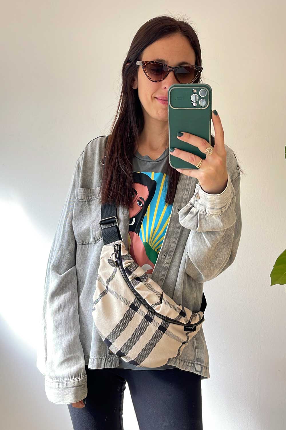 פאוץ קרם משובץ | עדי בקשי