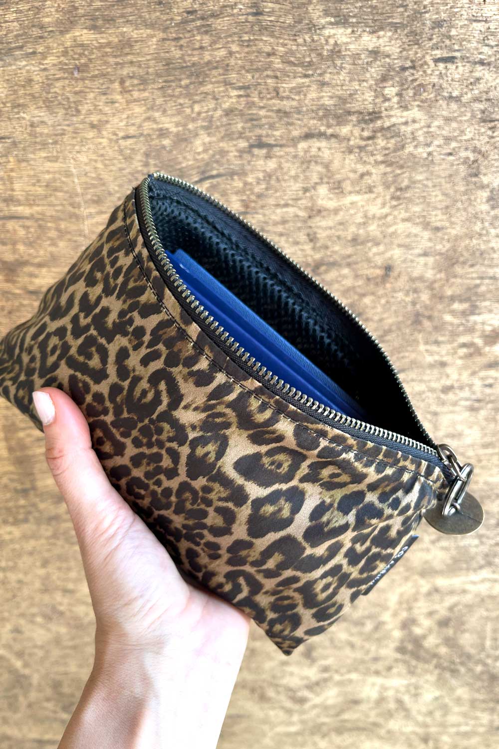 תיק דרכונים מיטל