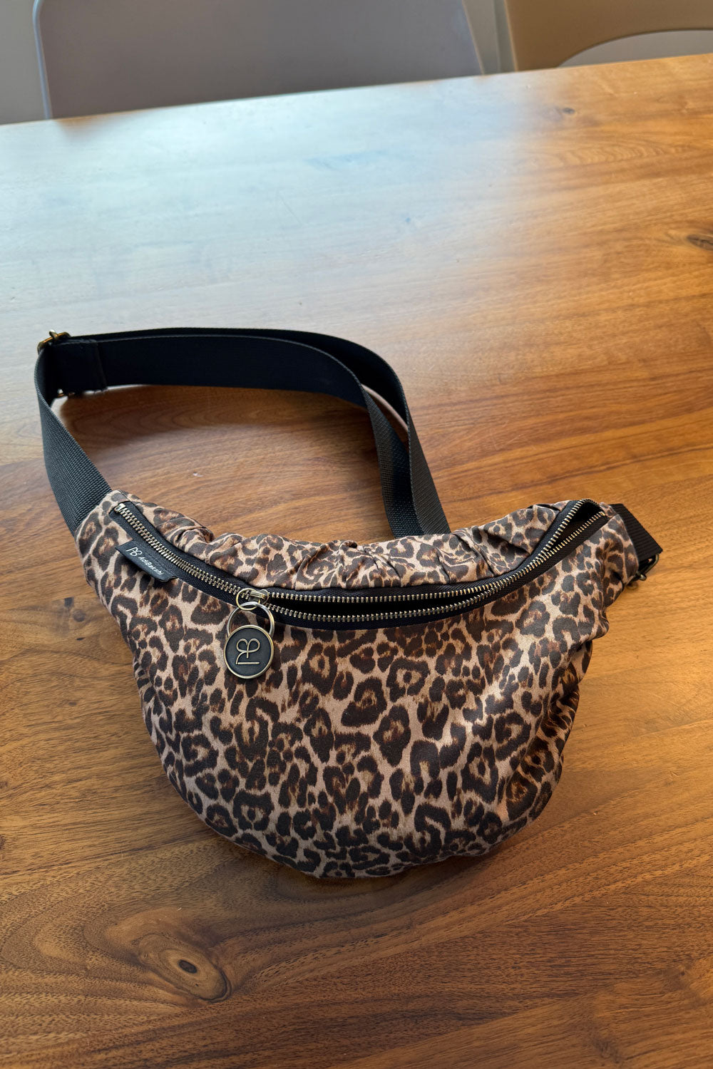 פאוץ׳ קטן מיטל