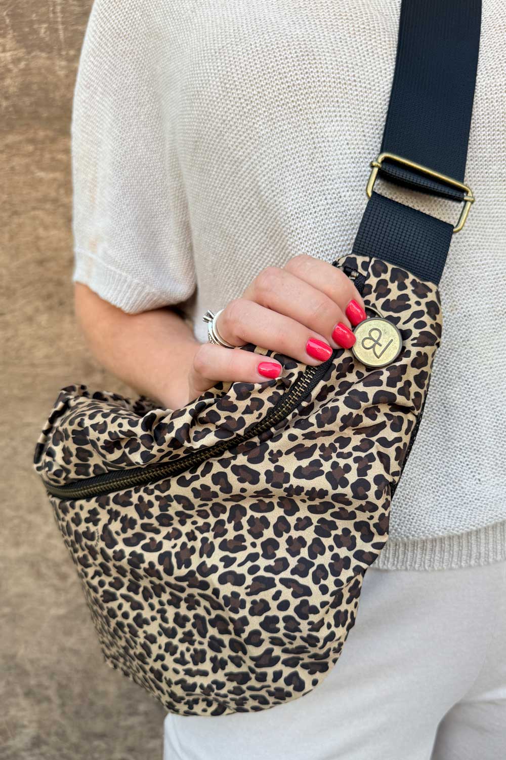 פאוץ׳ גדול נועה – מנומר