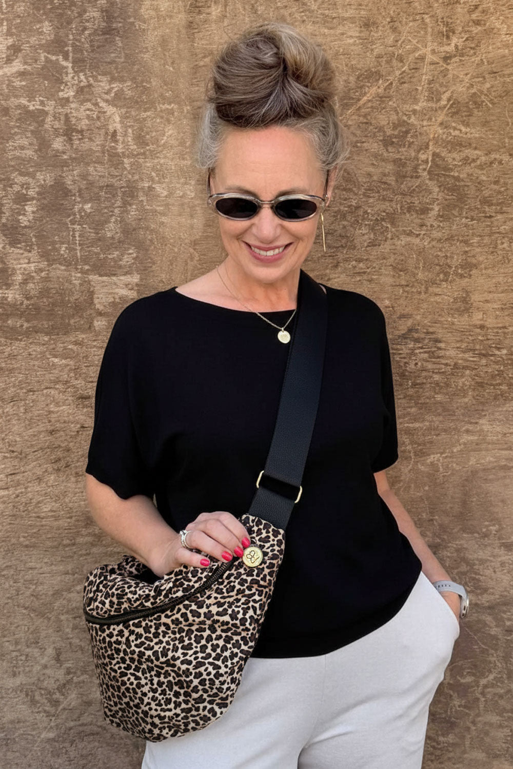 פאוץ׳ גדול נועה