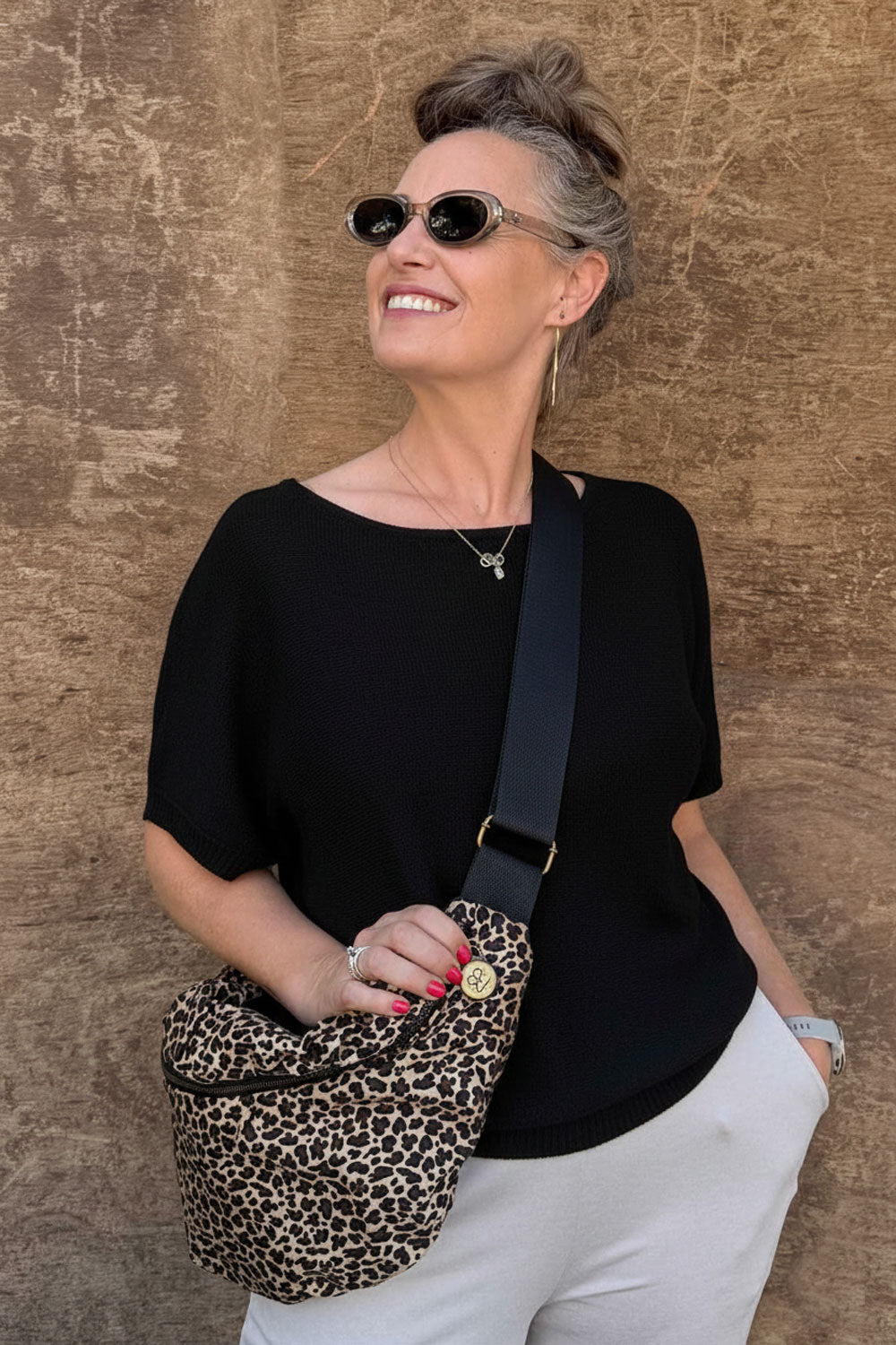 פאוץ׳ גדול נועה