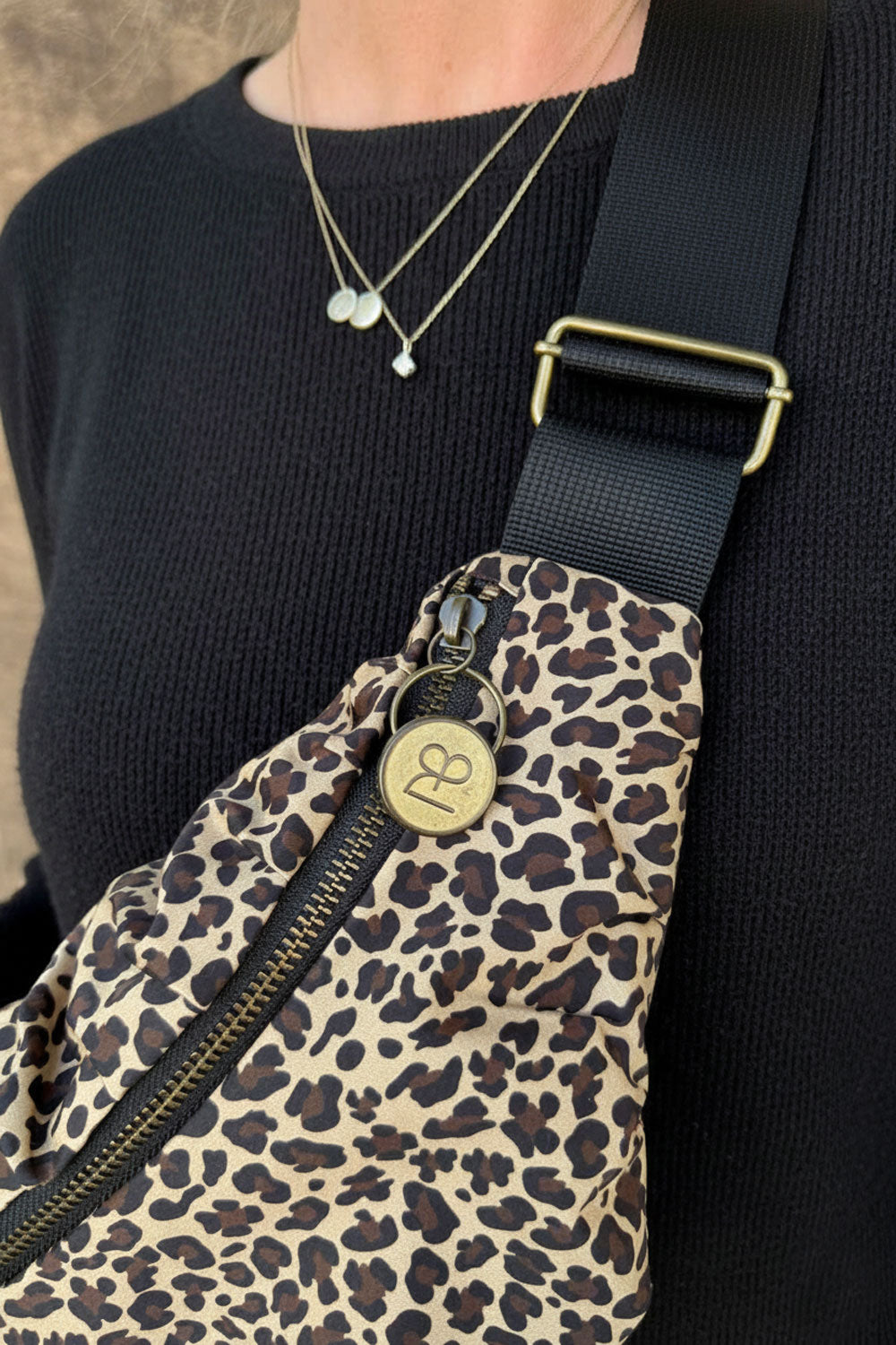 פאוץ׳ גדול נועה