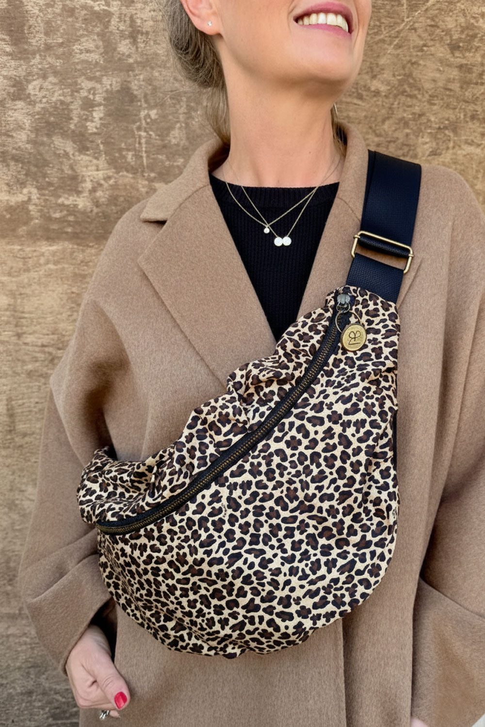 פאוץ׳ גדול נועה