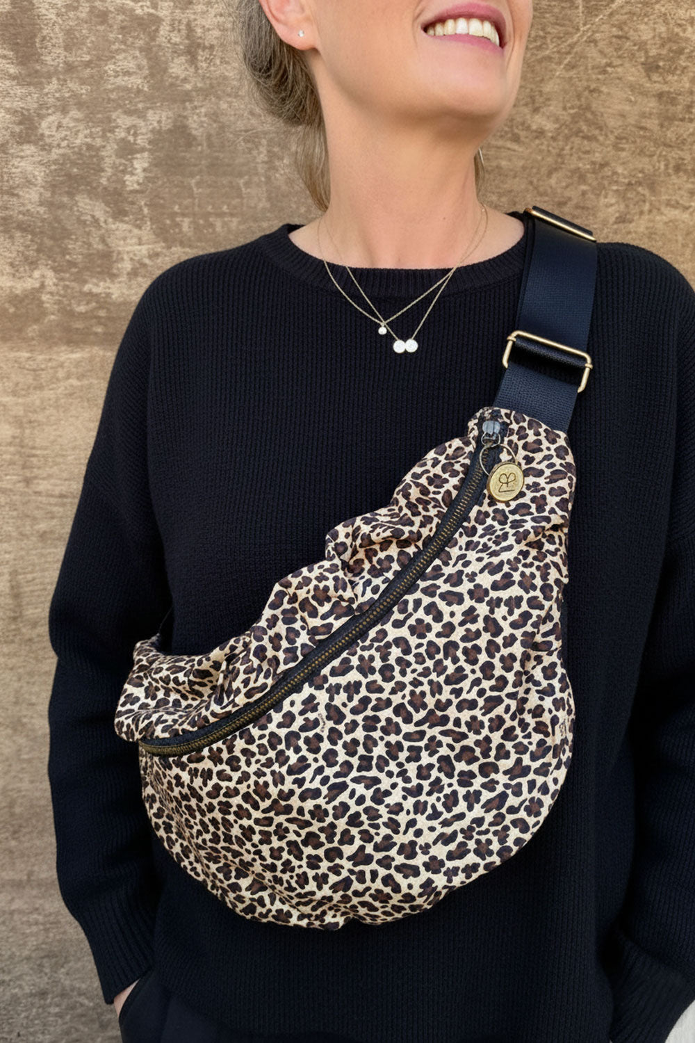 פאוץ׳ גדול נועה