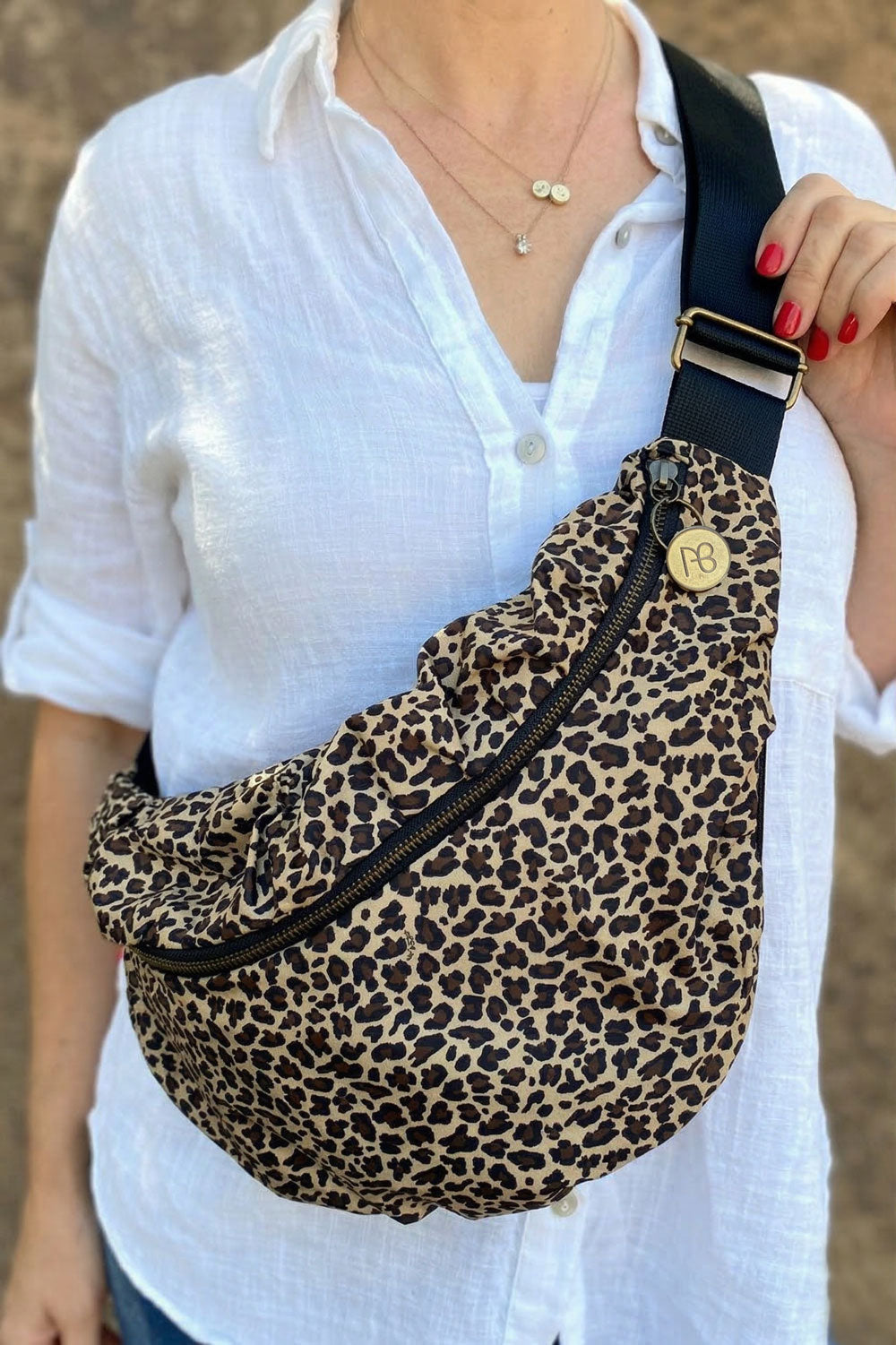 פאוץ׳ גדול נועה