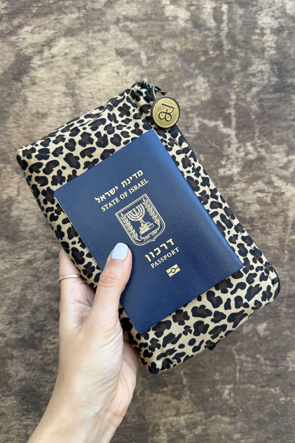 תיק דרכונים נועה