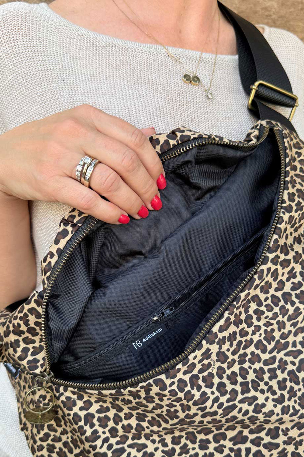 פאוץ׳ קטן נועה