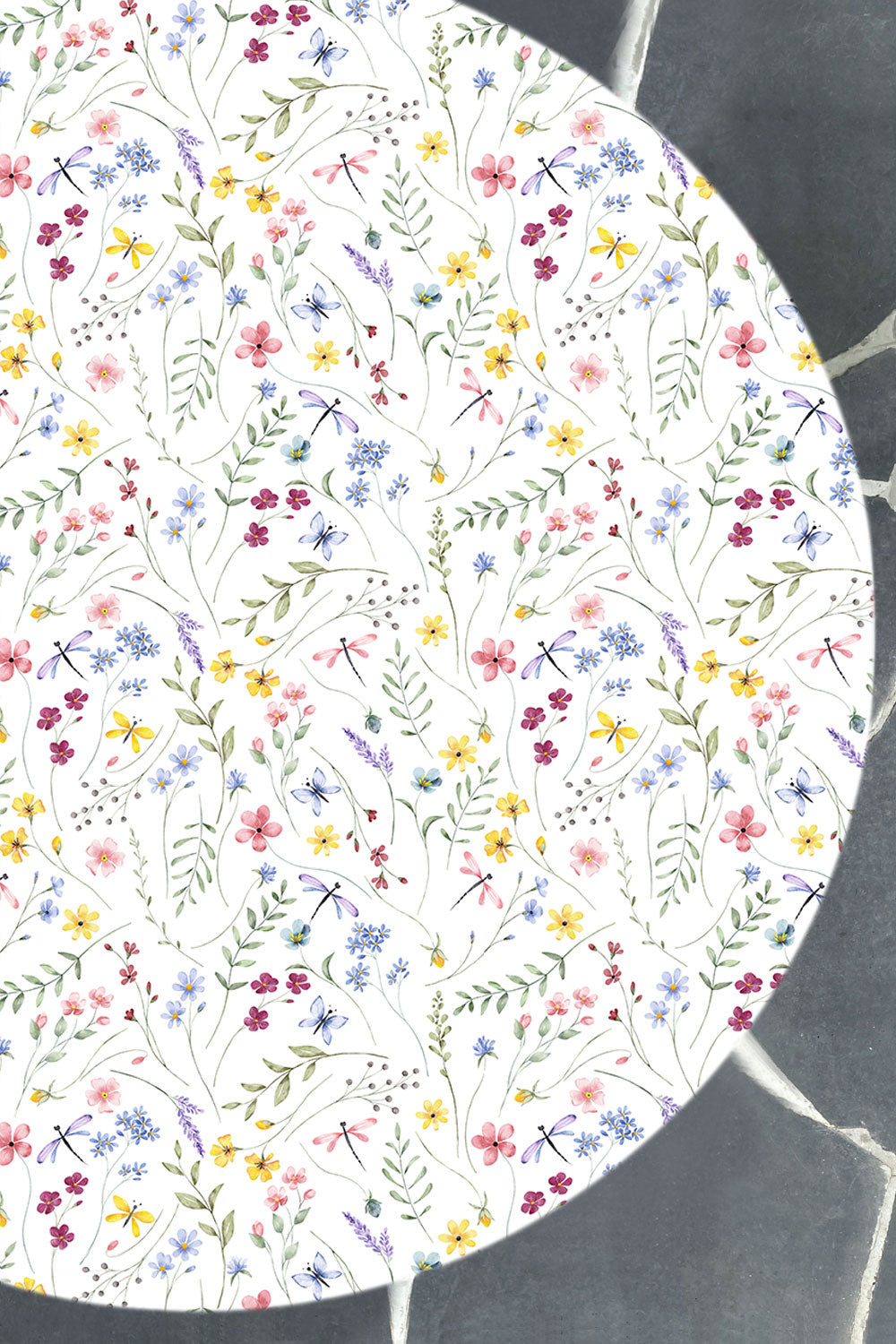 מפת שולחן נוי על שולחן עגול בעיצוב מודרני ורך