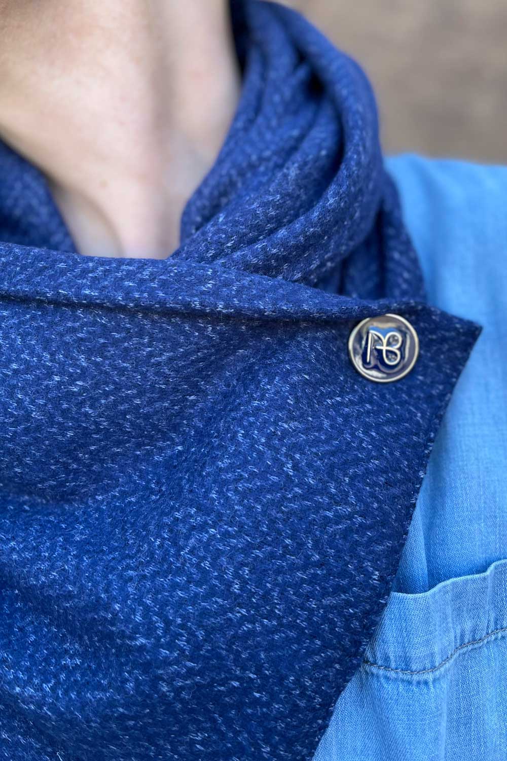 צעיף מלטף אורי