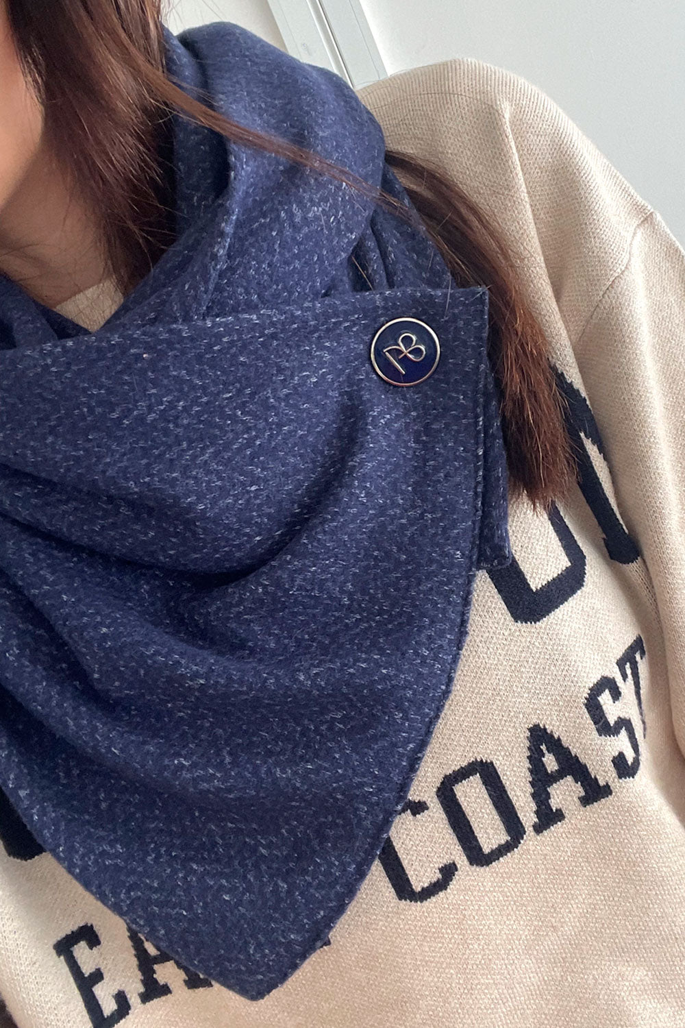 צעיף כחול | עדי בקשי