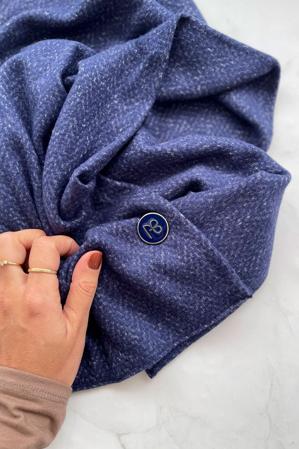 צעיף כחול | צעיף נעים | צעיפים | עדי בקשי