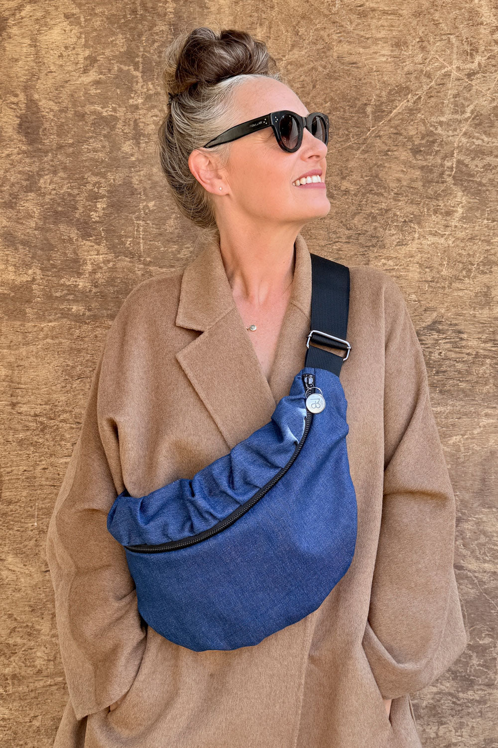 פאוץ׳ גדול אסנת