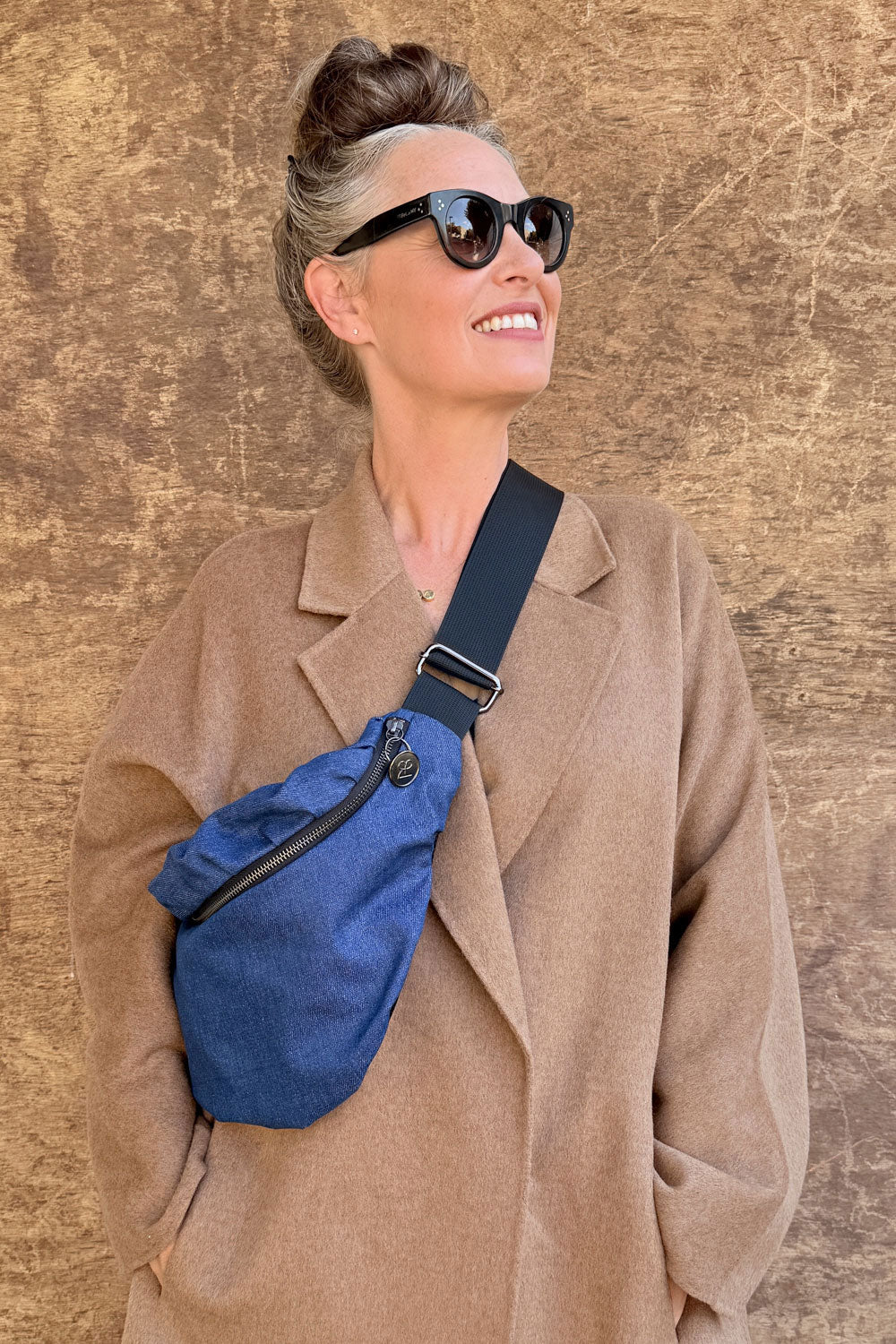 פאוץ׳ גדול אסנת