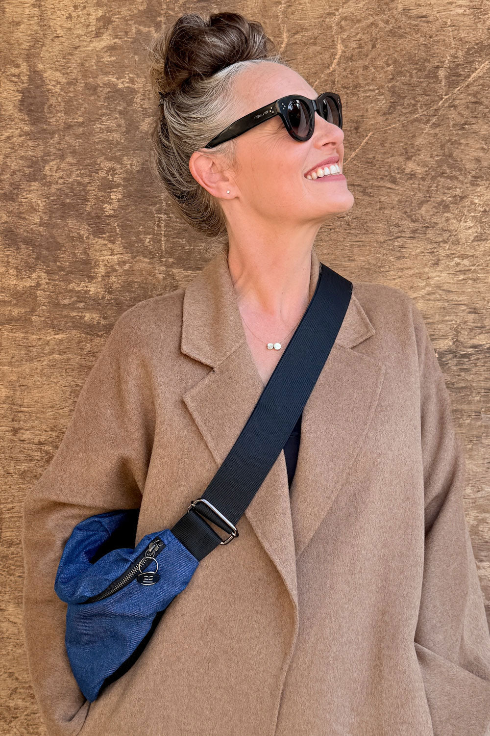 פאוץ׳ גדול אסנת