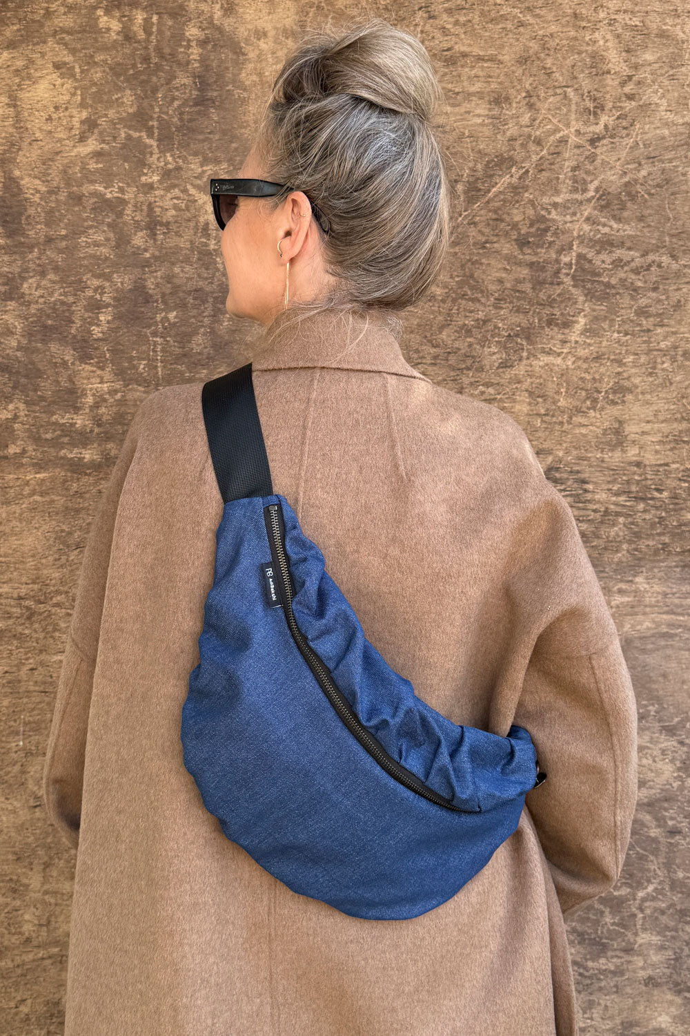 פאוץ׳ גדול אסנת