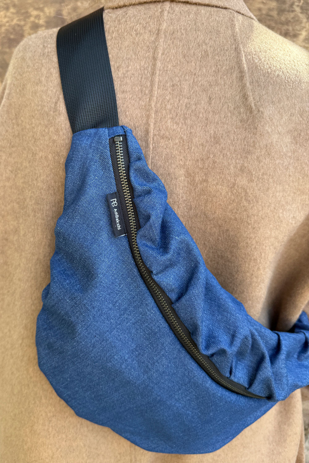 פאוץ׳ גדול אסנת