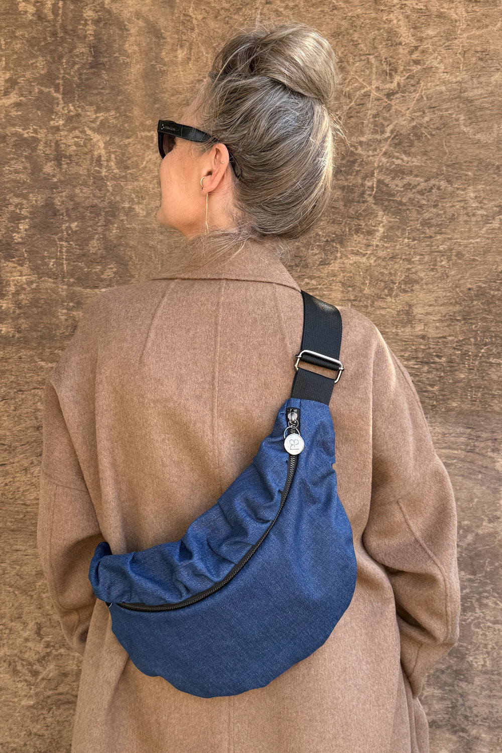 פאוץ׳ גדול אסנת