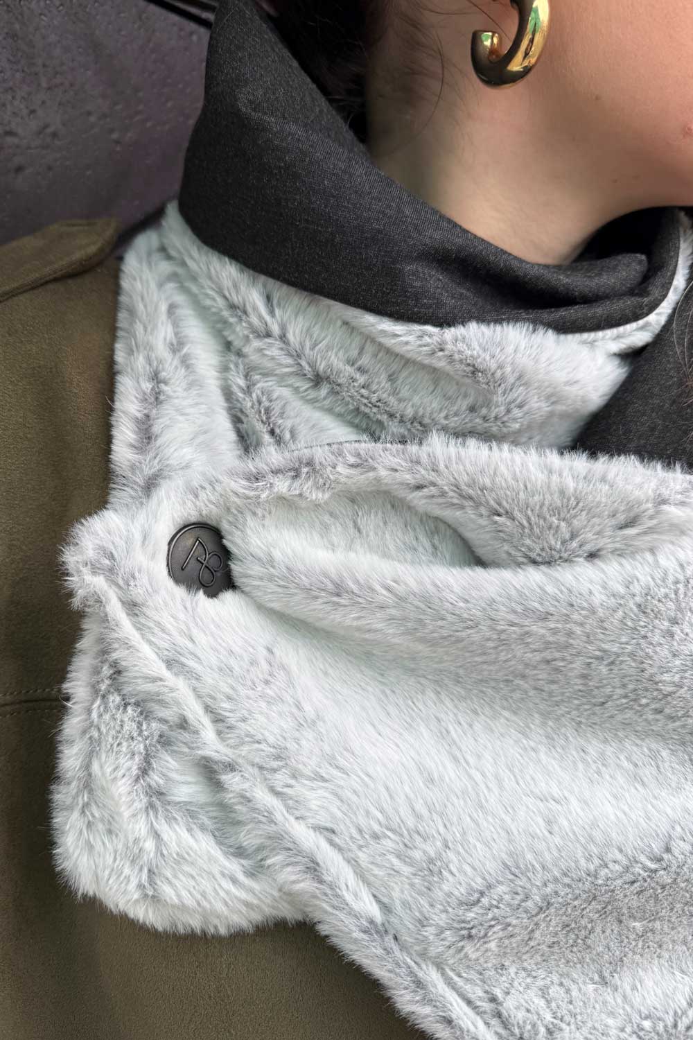 צעיף פרווה דו-צדדי פרלה