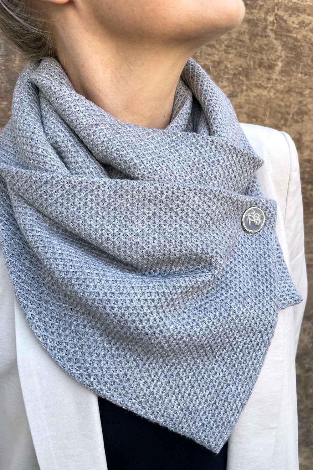 צעיף אפור | צעיף אפור סרוג | עדי בקשי