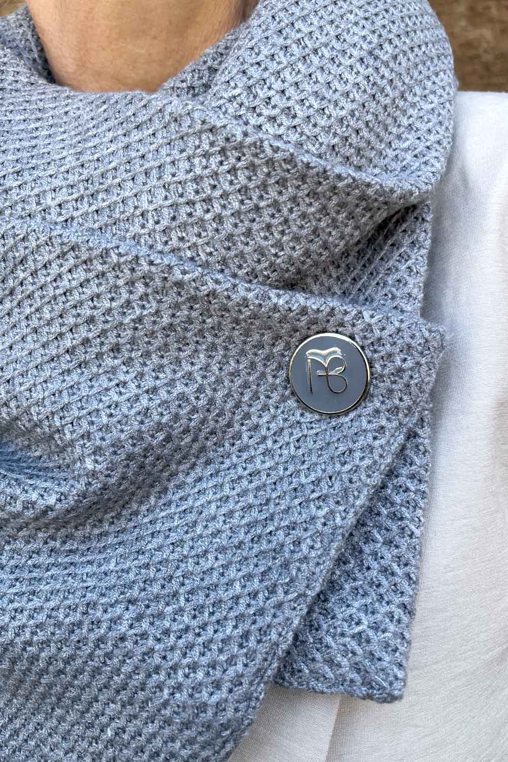 צעיף עם כפתור | עדי בקשי