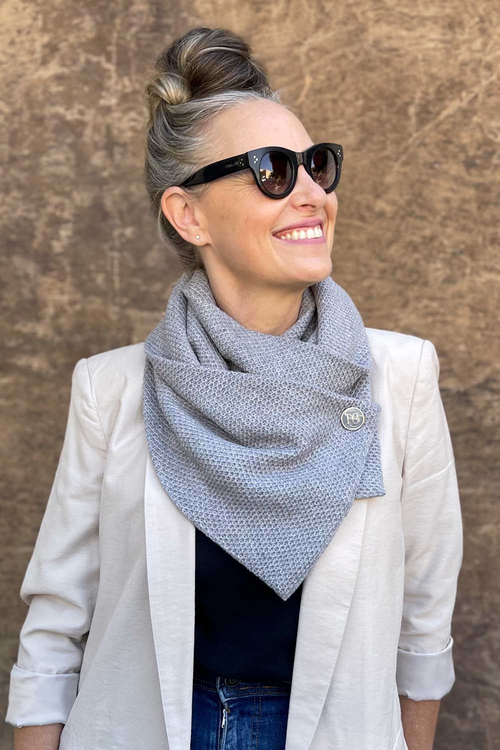 צעיף מעוצב | צעיף מתנה | צעיף סרוג | צעיף אפור