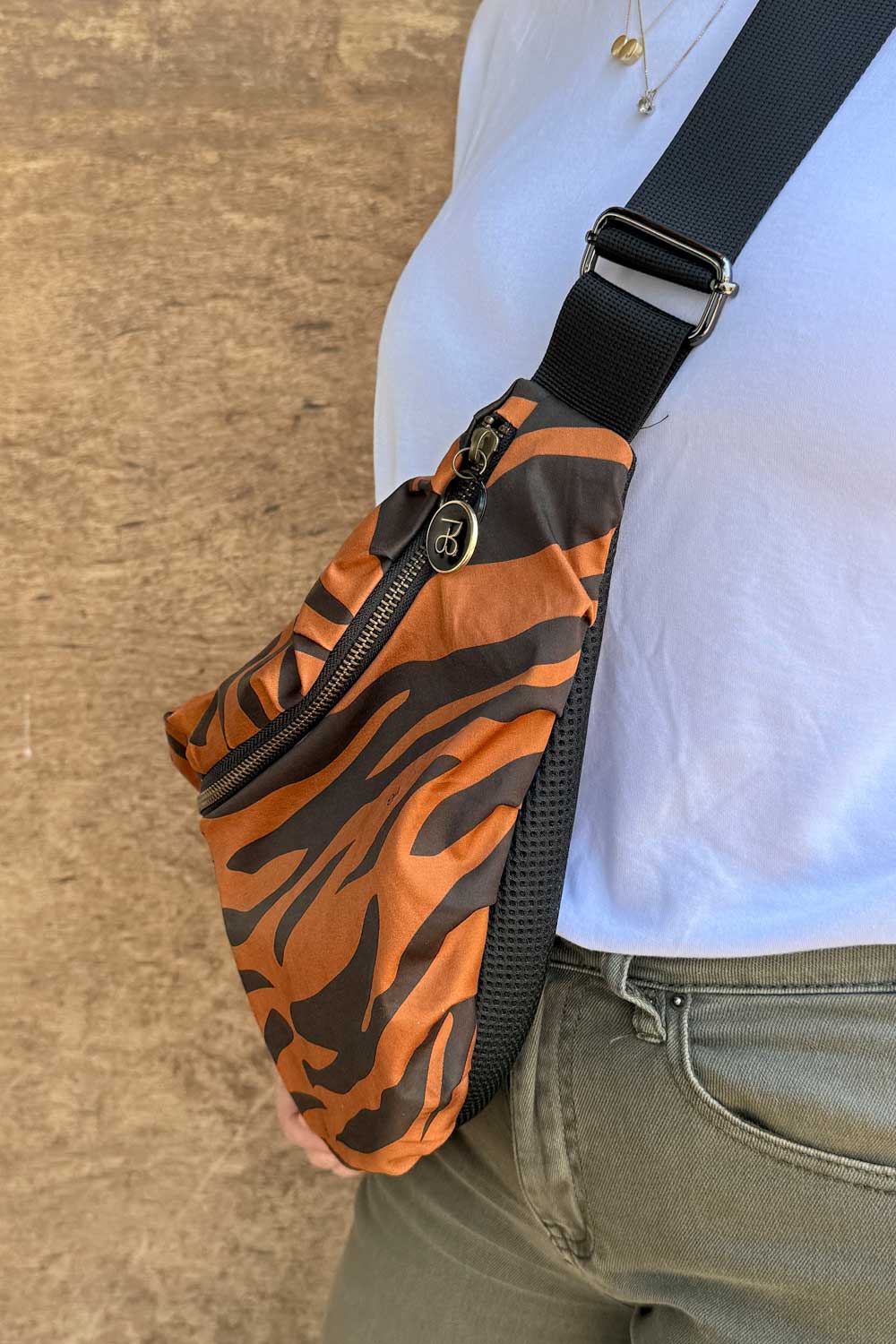 גב פאוץ' רותם מרופד ברשת מאווררת – נוחות מקסימלית, עדי בקשי